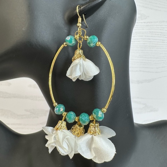 NEW hand made Elegant Gold White and blue Floral Hoop Earrings 14k gold platted - Picture 4 of 8